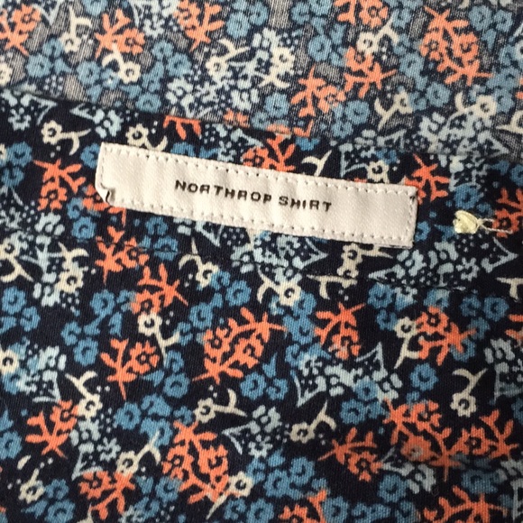 Slim fit Button up top Size Small - Picture 6 of 6